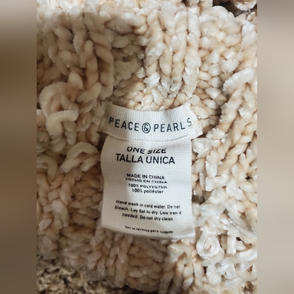 Peace & Pearls infinity scarf - Picture 3 of 4